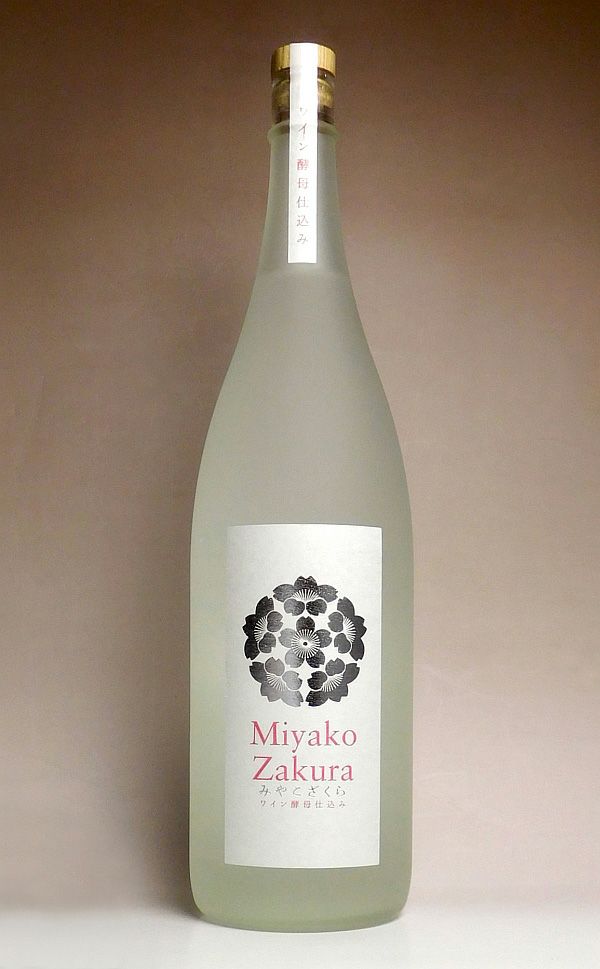 Miyako Zakura 白ワイン酵母仕込み 25度1800ml